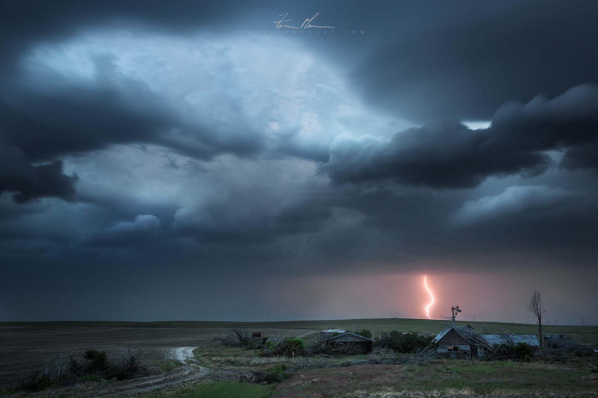 Далекий шторм. Шторм над Долиной. Шторм в бостонской бухте. Storm approaching. Шторм Нефтеюганск.